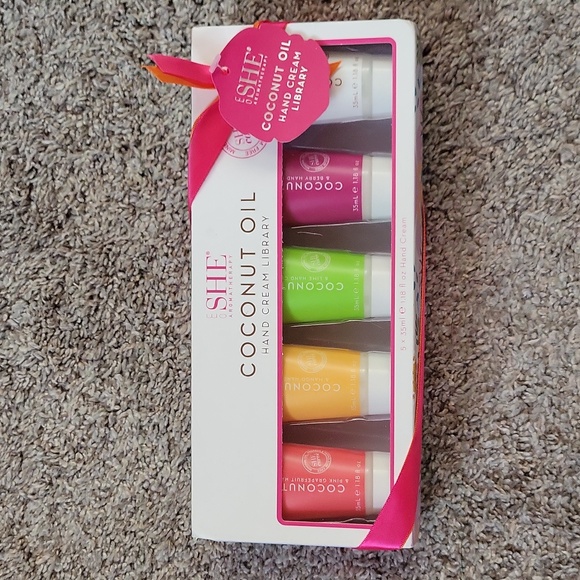 NWT Om She Aromatherapy Coconut Oil Hand Cream Library Gift Set - Picture 1 of 7